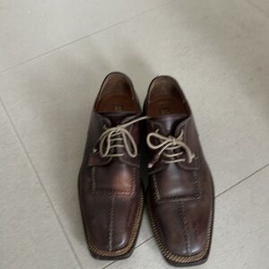Men’s 100 percent authentic shoes.